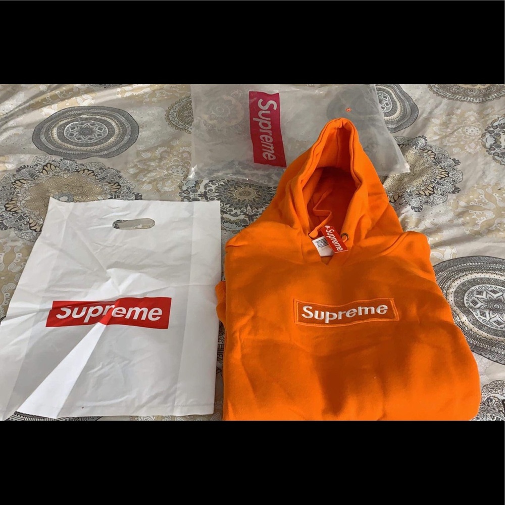 Supreme hoodie